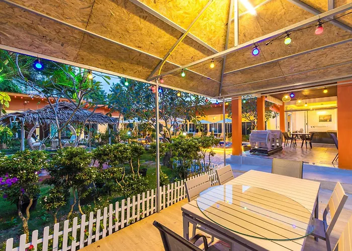 Tongtong Garden Holiday Hotel普吉岛通通花园酒店